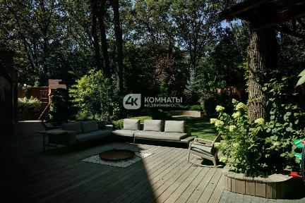 Продается 4-этажный дом, 722 м²