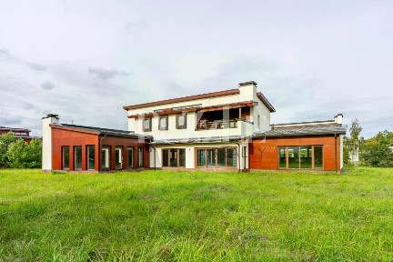 Продается 2-этажный дом, 410 м²