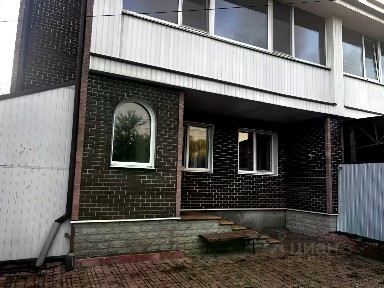 Сдается 3-этажный дом, 200 м²