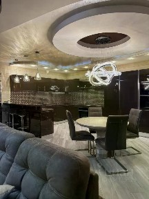 Продается 4-комн. квартира, 135,7 м²