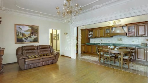 Продается 4-комн. квартира, 144 м²