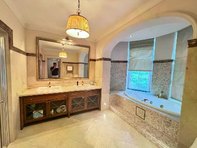 Сдается 3-комн. квартира, 174 м²