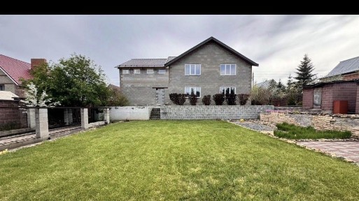 Продается 2-этажный дом, 300 м²