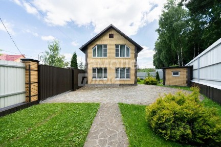 Сдается 2-этажный дом, 160 м²
