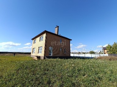 Продается 2-этажный дом, 200 м²