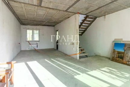 Продается 4-этажный таунхаус, 240 м²