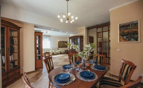 Сдается 2-этажный дом, 180 м²