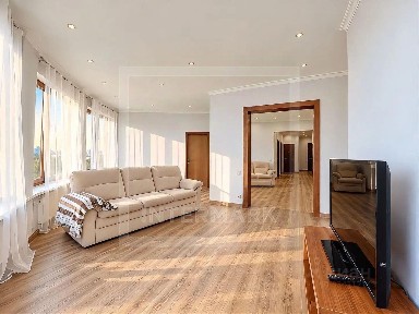 Сдается 4-комн. квартира, 140 м²