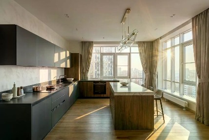 Сдается 4-комн. квартира, 178 м²