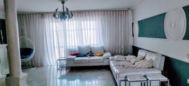 Продается 4-комн. квартира, 180 м²