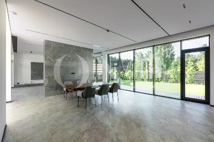 Продается 2-этажный дом, 341 м²