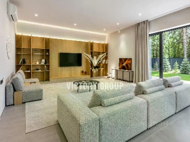 Продается 2-этажный дом, 700 м²
