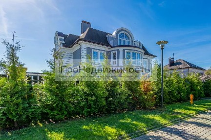 Продается 4-этажный дом, 470 м²