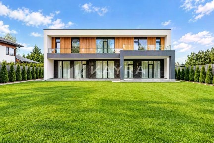 Продается 2-этажный дом, 605 м²