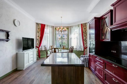 Продается 2-этажный дом, 480 м²