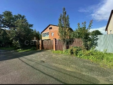 Продается 3-этажный дом, 350 м²