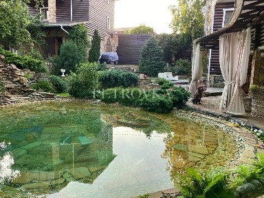 Продается 3-этажный дом, 419 м²