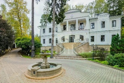 Продается 3-этажный дом, 850 м²