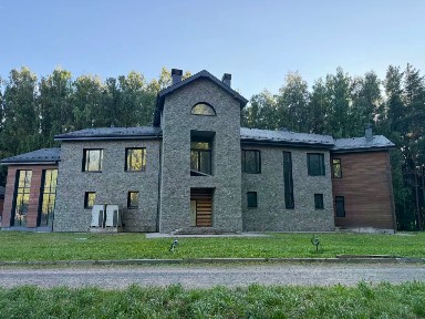Продается 3-этажный дом, 963 м²