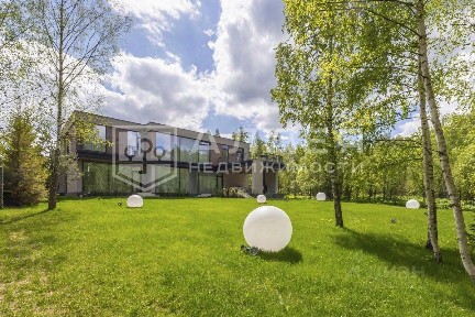 Продается 2-этажный коттедж, 630 м²