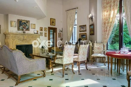 Продается 4-этажный дом, 754 м²