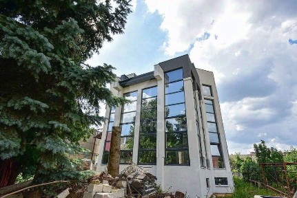 Продается 2-этажный дом, 450 м²