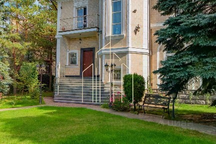 Сдается 4-этажный дом, 900 м²