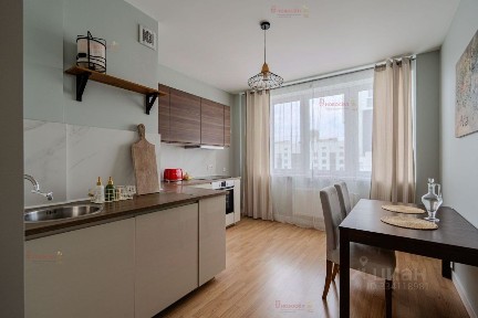 Продается 4-комн. квартира, 142,2 м²