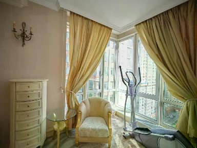 Продается 4-комн. квартира, 188 м²