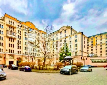 Продается 4-комн. квартира, 152 м²