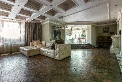 Продается квартира свободной планировки, 300 м²