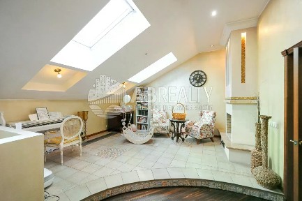 Продается 4-комн. квартира, 190 м²