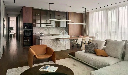Продается 5-комн. квартира, 200 м²