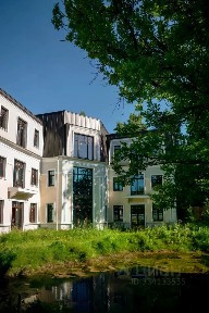 Продается 3-этажный дом, 650 м²