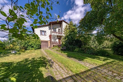 Продается 3-этажный дом, 280 м²