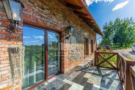 Продается 2-этажный дом, 284 м²