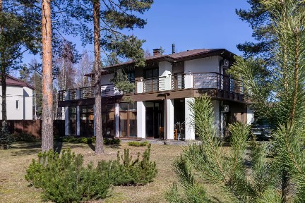 Сдается 2-этажный коттедж, 209 м²