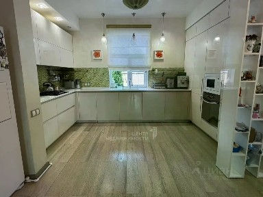 Продается 3-этажный коттедж, 337 м²