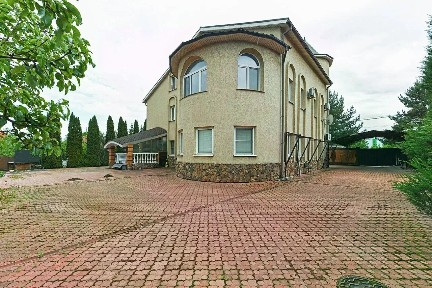 Продается 4-этажный дом, 661 м²