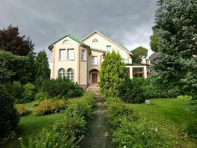 Продается 3-этажный коттедж, 883,8 м²