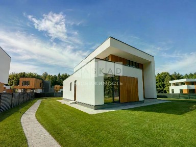Продается 2-этажный коттедж, 400 м²