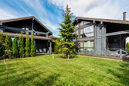 Продается 2-этажный дом, 320 м²