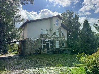 Продается 4-этажный коттедж, 298 м²