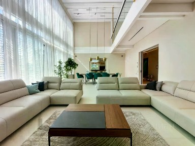 Продается 2-этажный дом, 740 м²