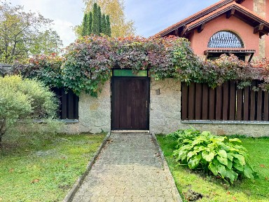 Продается 3-этажный дом, 430 м²