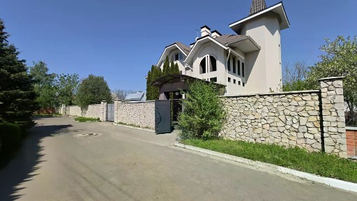 Продается 4-этажный коттедж, 542 м²