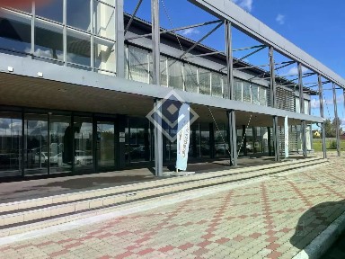 Сдается здание, 5 000 м²