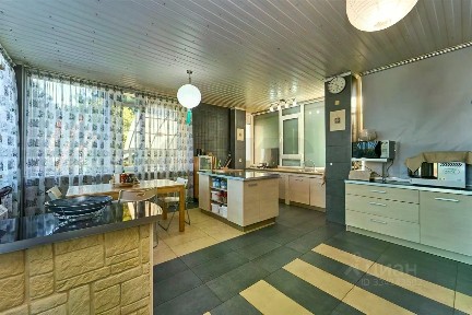 Продается 2-этажный дом, 250 м²