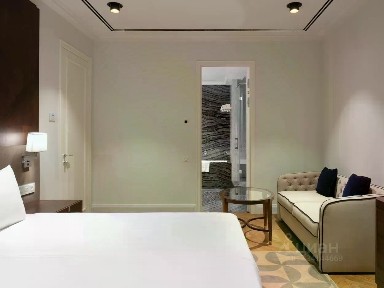 Продаются 4-комн. апартаменты, 220,6 м²
