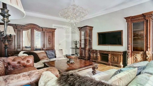 Продается многокомнатная квартира, 180,3 м²
